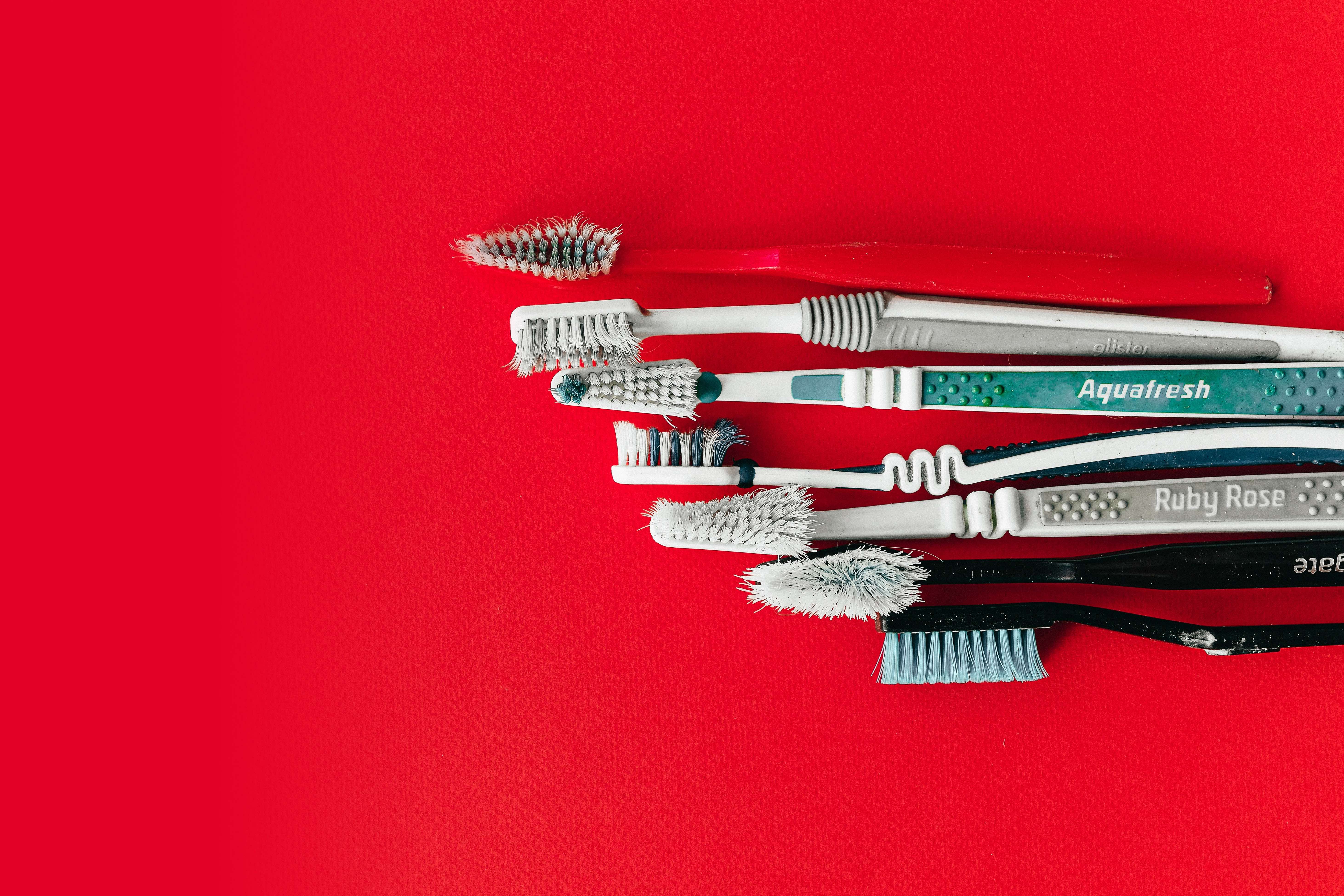 When to Replace Your Toothbrush: Expert Advice from iSmile Dental, Your Trusted Dentist in Langley